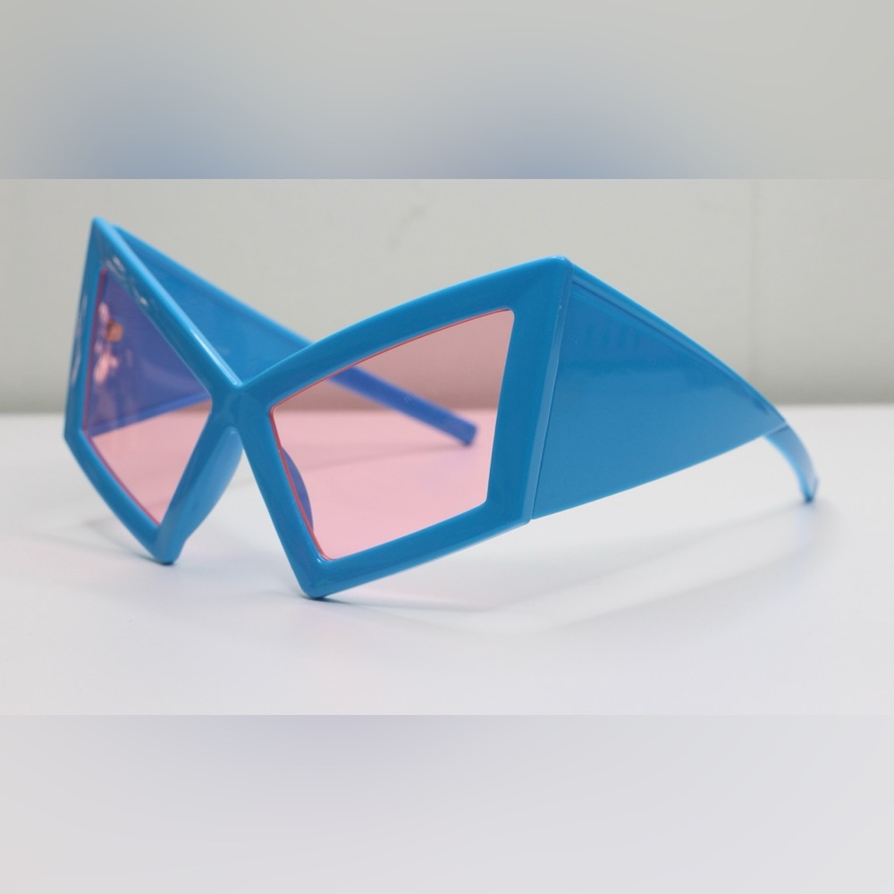 Stylish Blue Cat-Eye Sunglasses